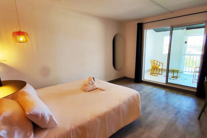 Room 4 of 40