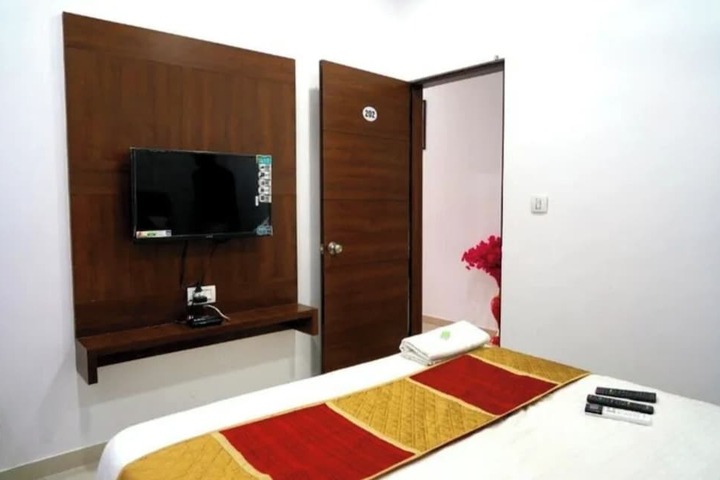 Room 5 of 8