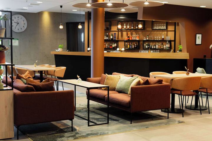 Entrance & Lobby