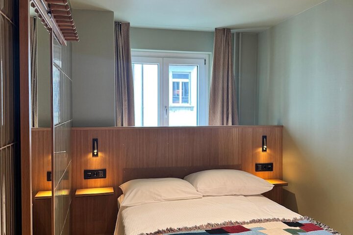 Room 53 of 110