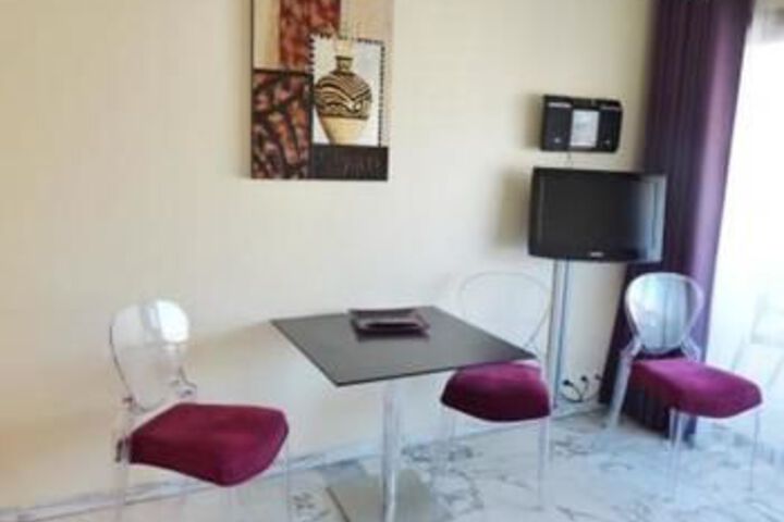 Room 13 of 20