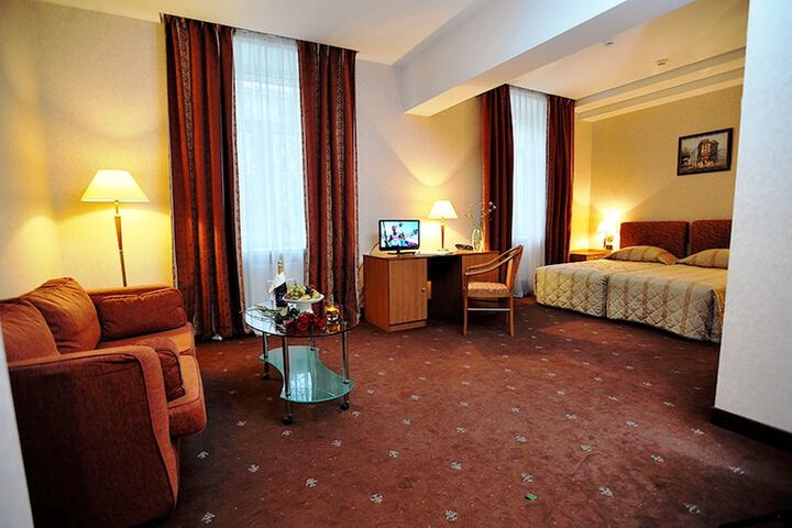 Room 10 of 79