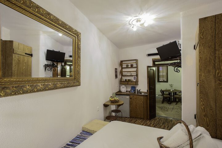 Room 11 of 29