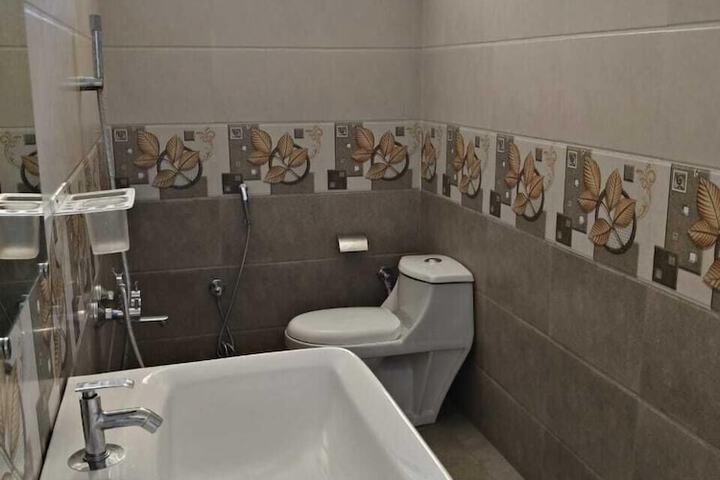 Room 8 of 15