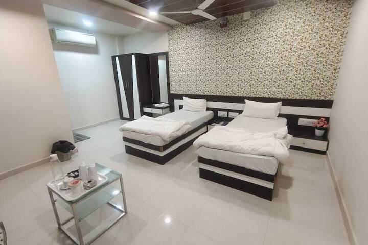 Room 2 of 10