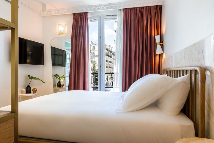 Room 15 of 77