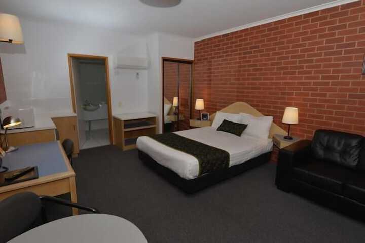 Room 6 of 35