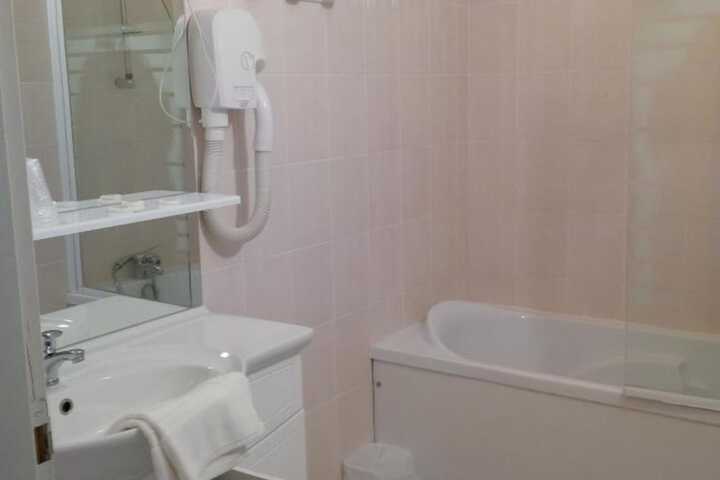 Room 16 of 34