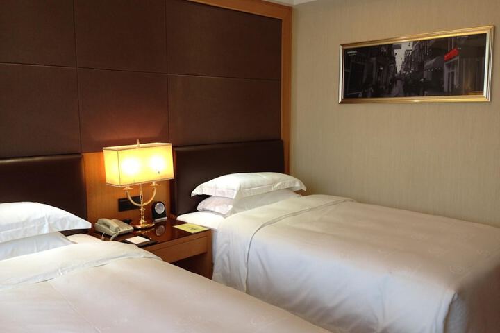 Room 13 of 42