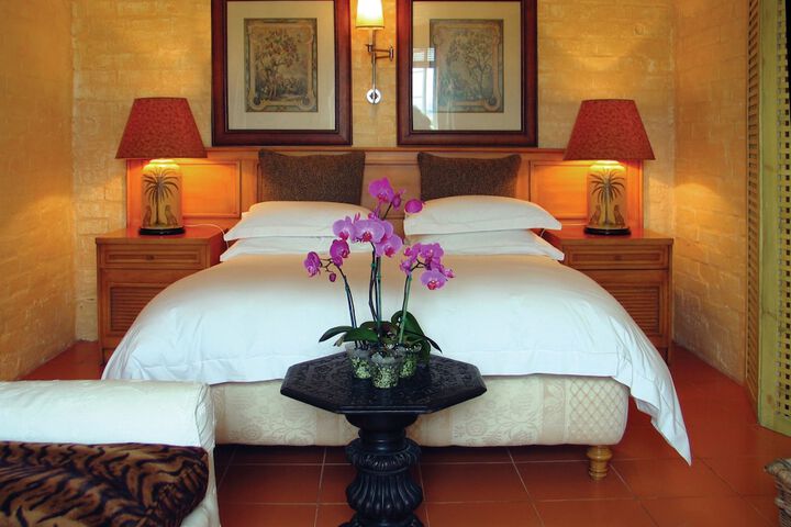 Room 3 of 94