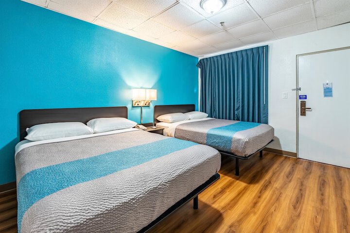 1 King Bed (15 of 18)