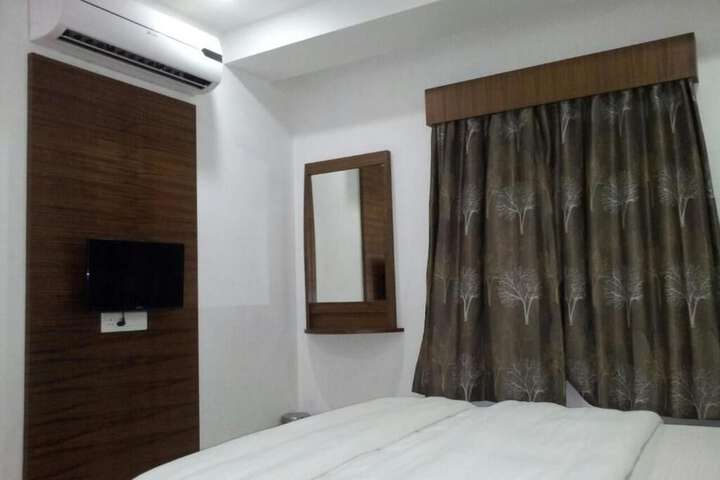 Room 5 of 17