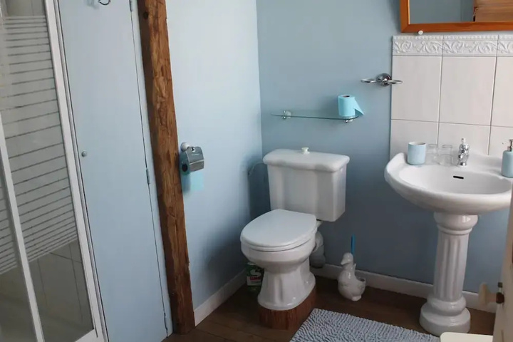 Room 9 of 13