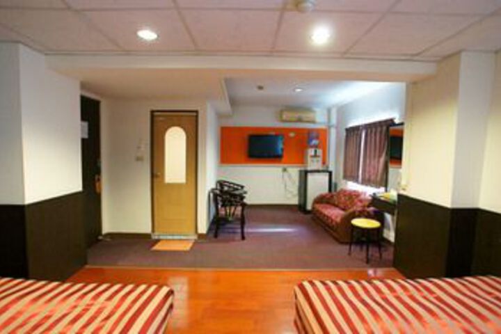 Room 28 of 63