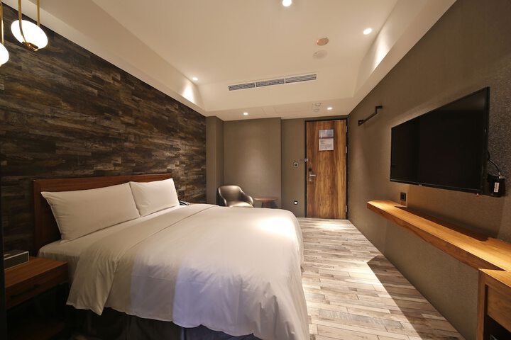 Room 5 of 33