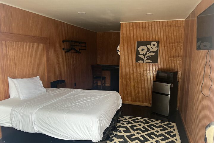Economy Single King Bed (11 of 16)