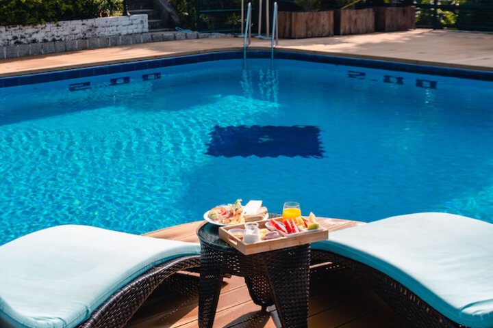 Pools & Facilities