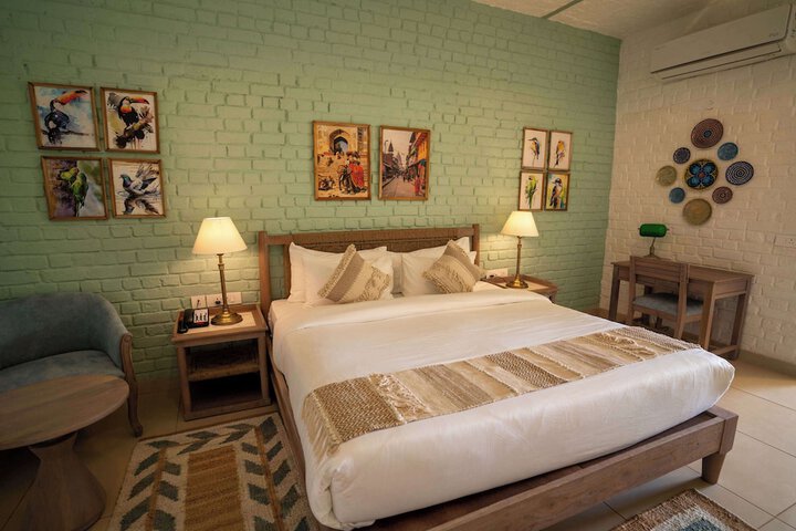 Room 6 of 30