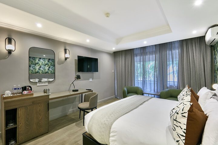 Room 26 of 100