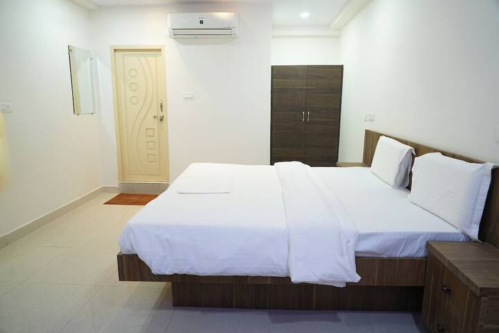 Room 14 of 27
