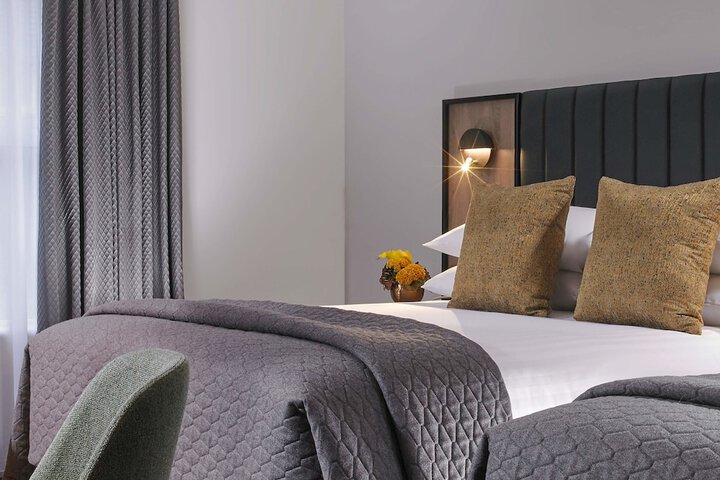 Room 3 of 62