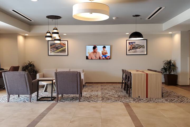 Lobby lounge