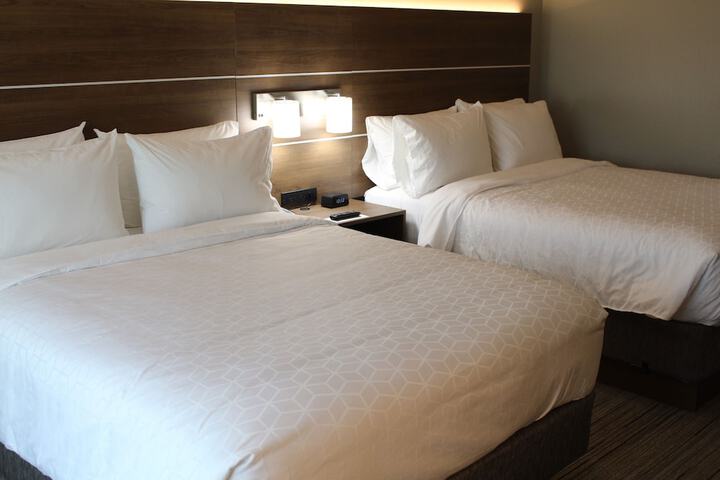 2 Queen Beds (2 of 12)