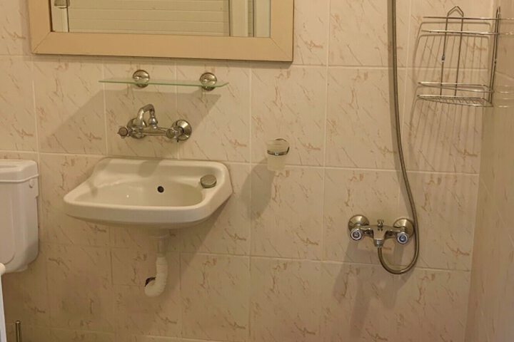 Room 16 of 16