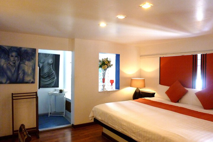Room 7 of 106