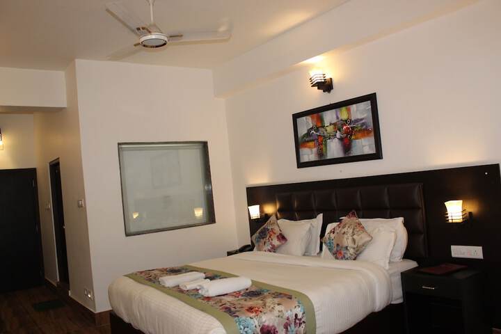 Room 15 of 53