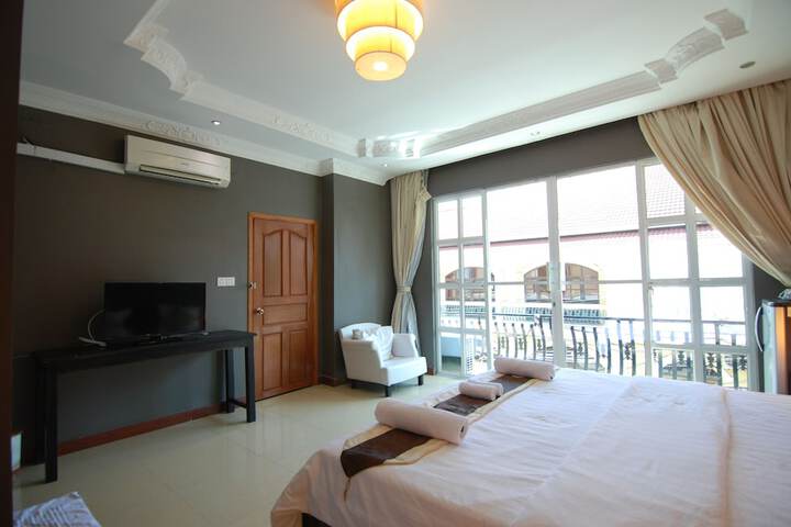 Room 6 of 43