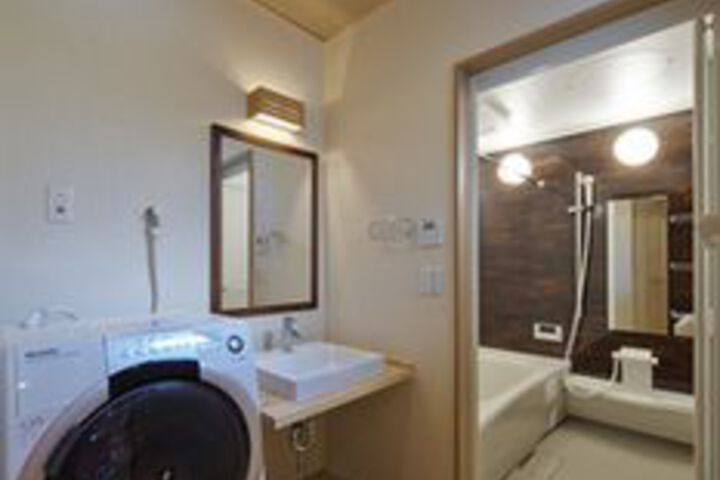 Room 4 of 33