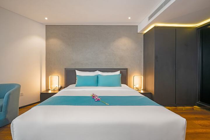Room 10 of 80