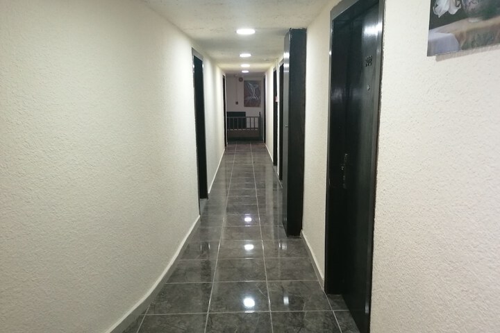 Ballroom/Hall 17 of 18