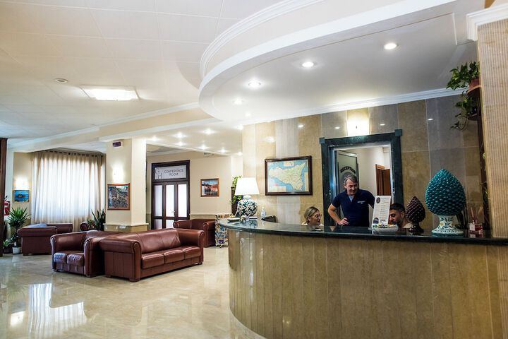 Hotel Interior 6 of 32