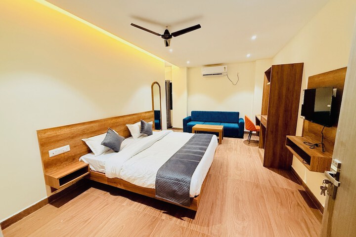 Room 8 of 18