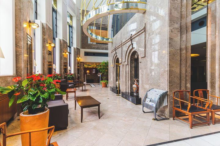 Entrance & Lobby