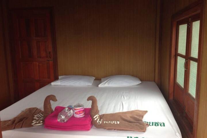 Room 2 of 35