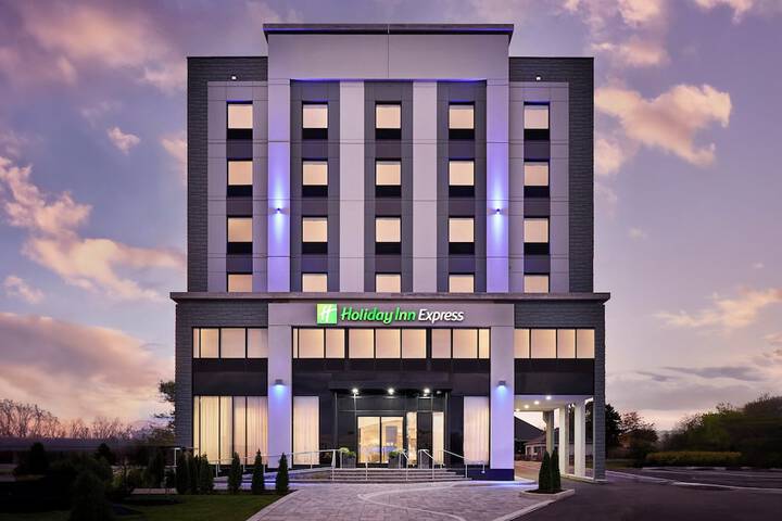 Hotel 43 of 44