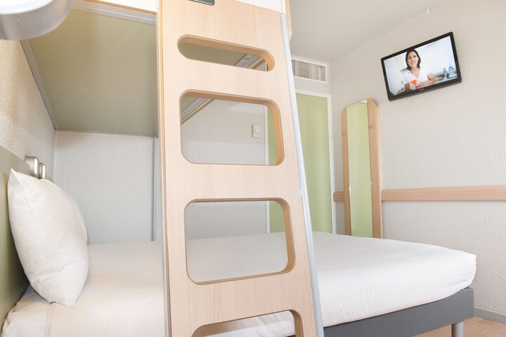 Room 8 of 44