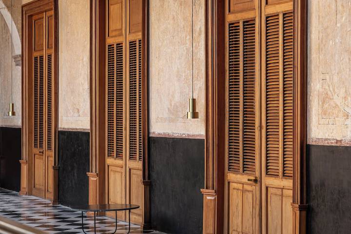 Ballroom/Hall 70 of 76