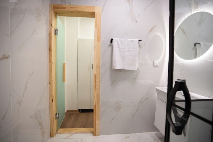 Room 53 of 57