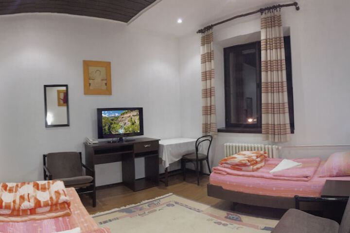 Room 12 of 68