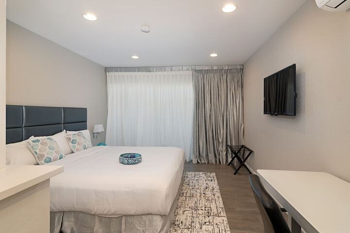 Room 13 of 42