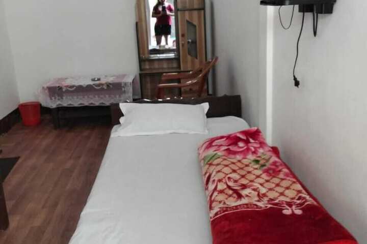 Room 7 of 13