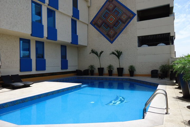 Hotel Pool