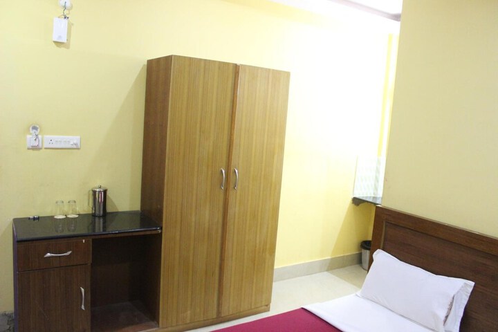 Room 13 of 64