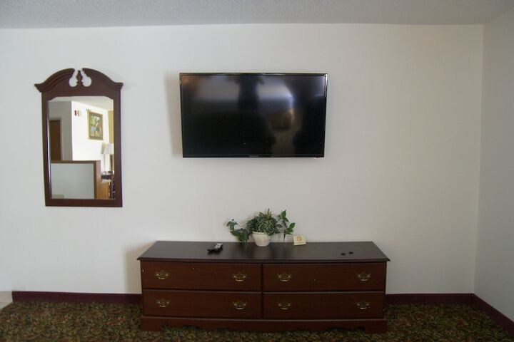1 King Bed (4 of 11)