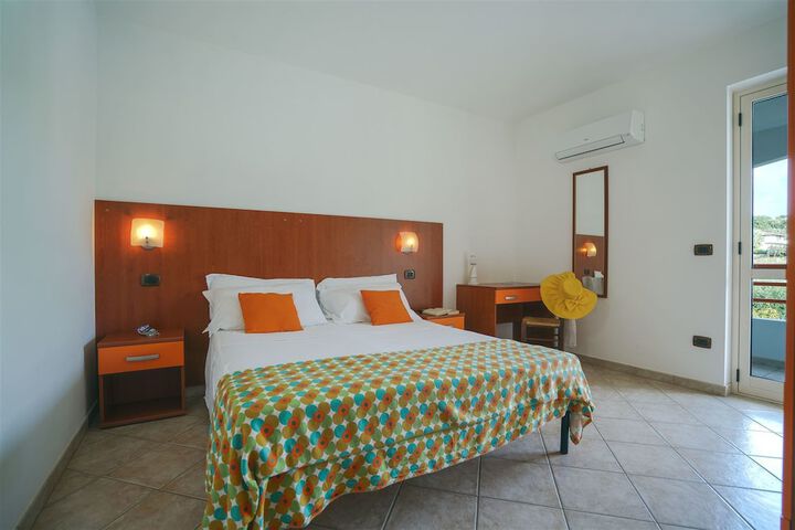 Room 5 of 26