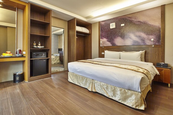 Room 51 of 77